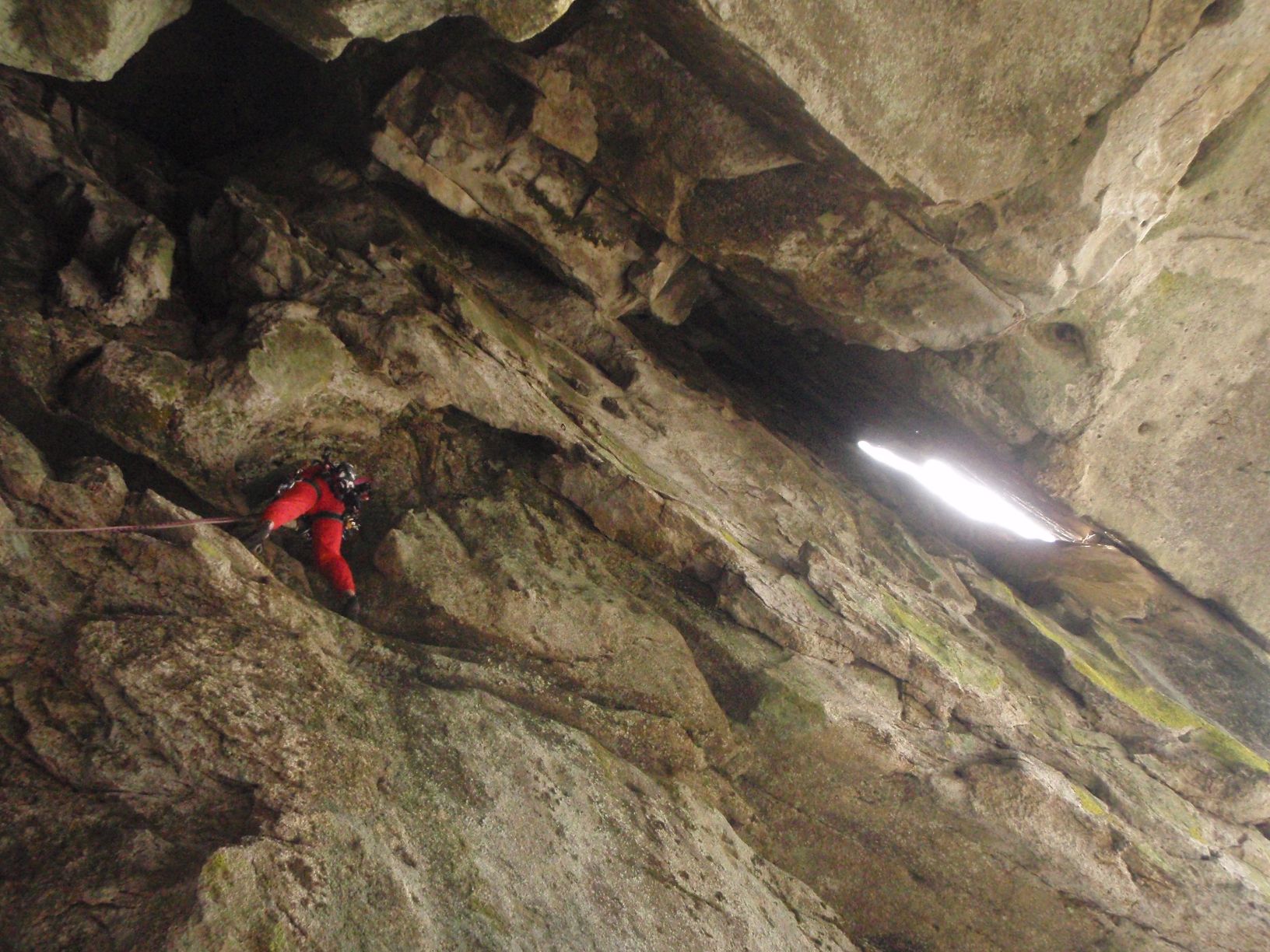 瑞牆 カンマンボロン中央洞穴